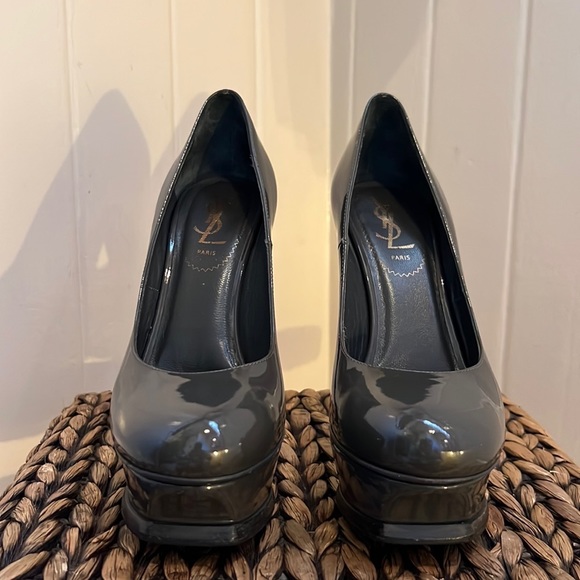 Yves Saint Laurent Patent Leather Pumps in Grey - Picture 10 of 12